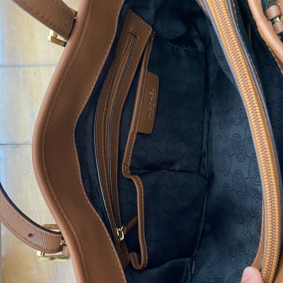 MICHAEL KORS SMALL BLACK TOTE - Picture 5 of 5